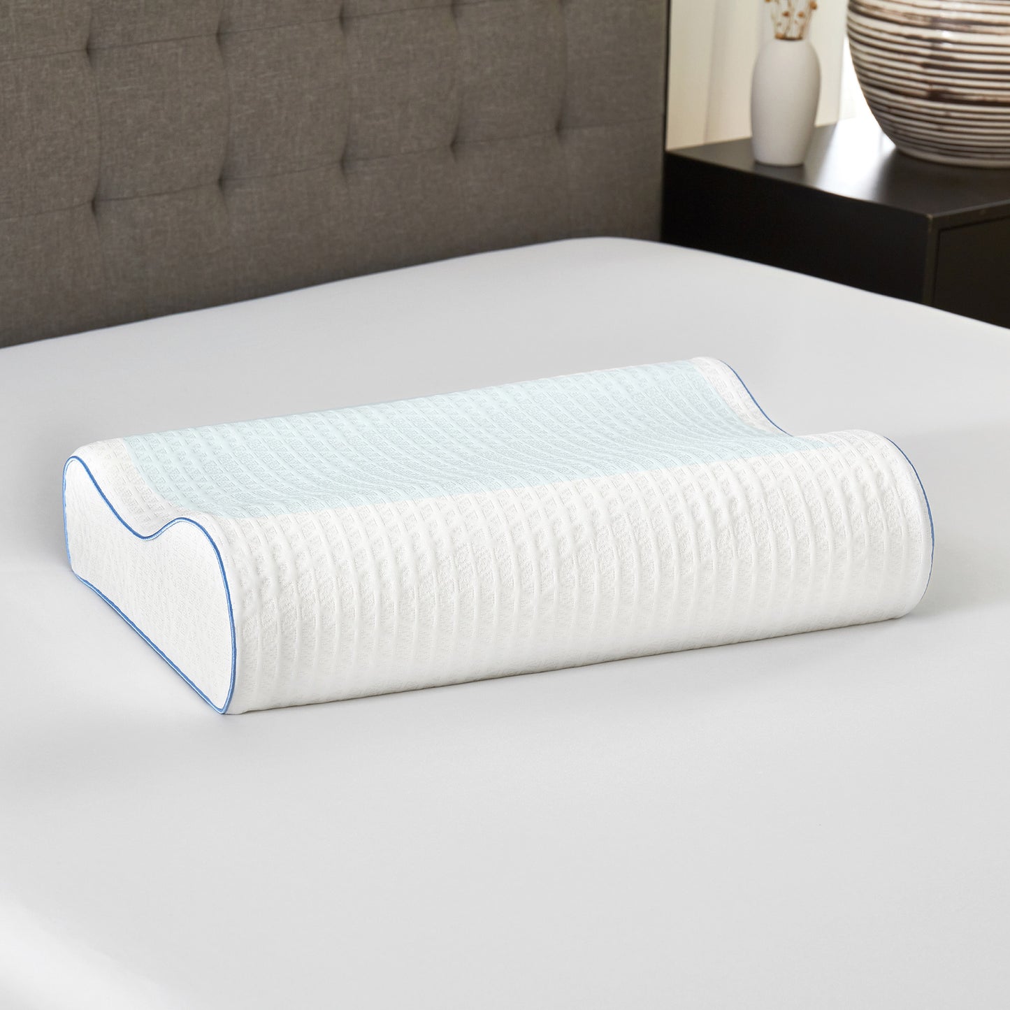 Cooling Gel Overlay Memory Foam Contour Bed Pillow